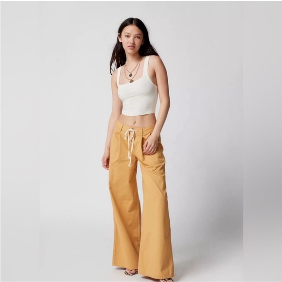 Urban Outfitters Laura Pleated Wide Leg Trousers. - Picture 2 of 15